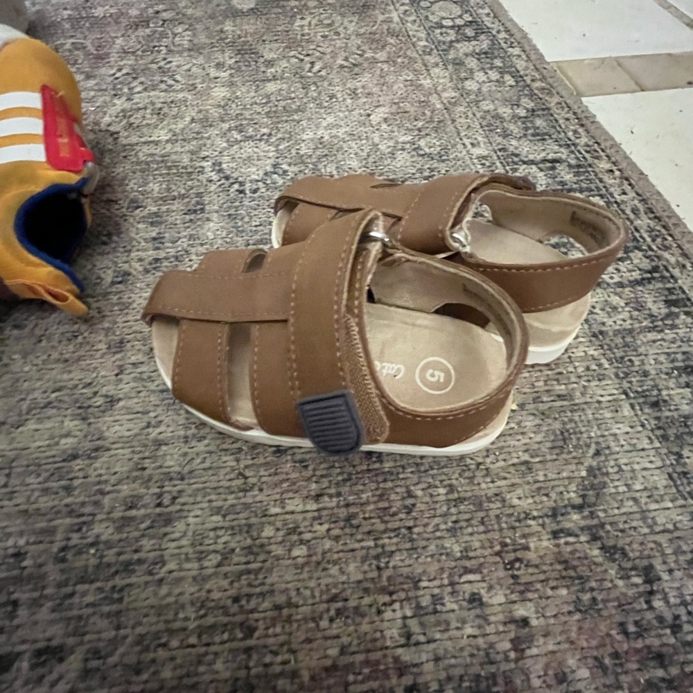 Cat and jack sandles